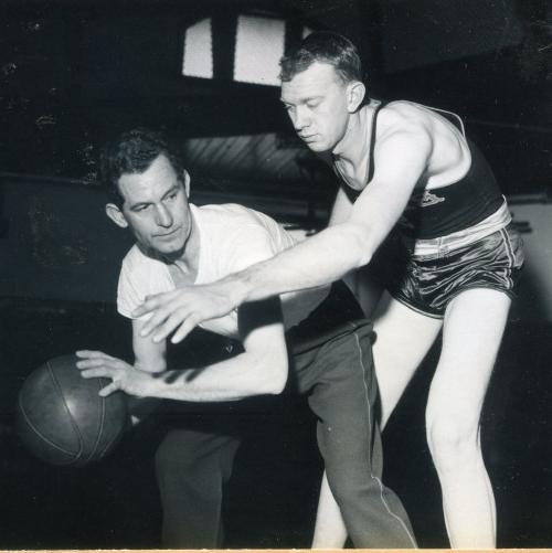 Coach Dolph Stanley led 贝洛伊特 to basketball dominance against the top competitors of the time.